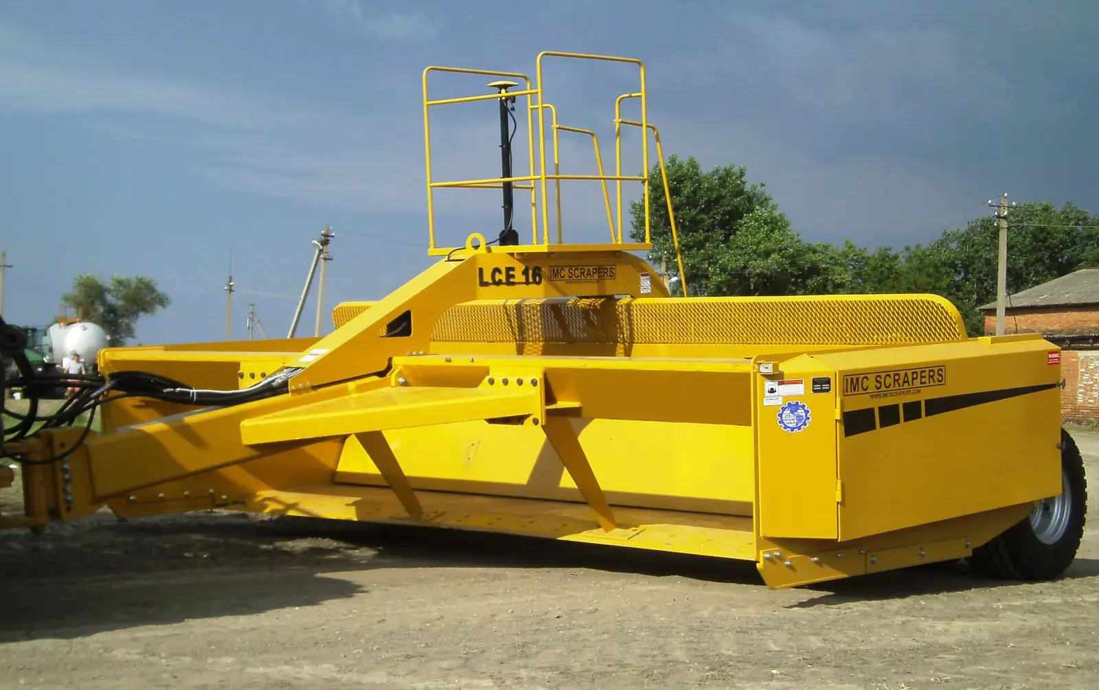 IMC LCE ejection finishing scraper
