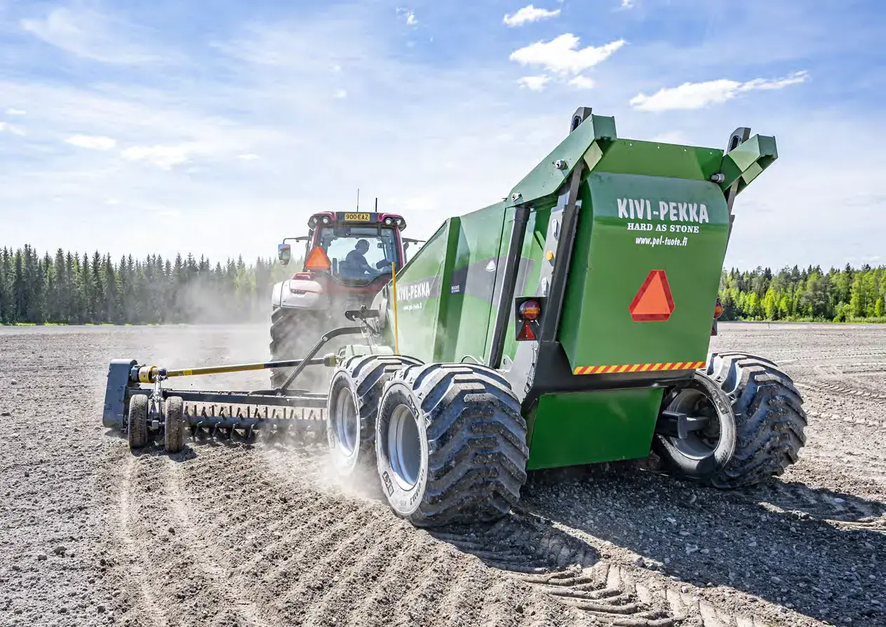 Kivi-Pekka 7 stone picker clearing a commercial field